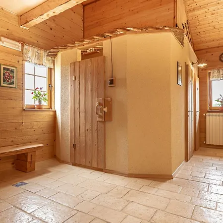 House Na Meji With Sauna - Happy Holiday home Pivka