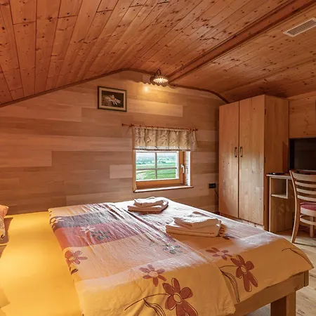 House Na Meji With Sauna - Happy * Pivka