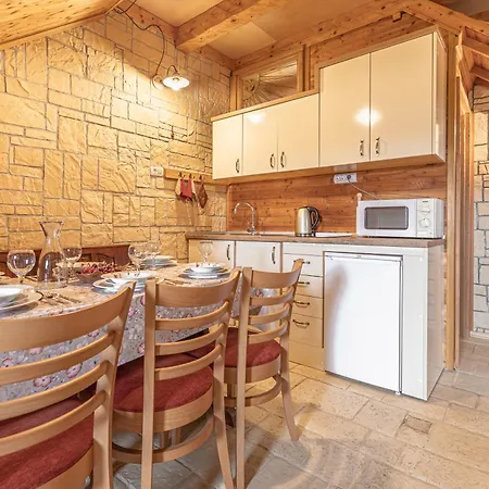 House Na Meji With Sauna - Happy Holiday home Pivka