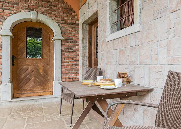 بيت للعطل House Na Meji With Sauna - Happy