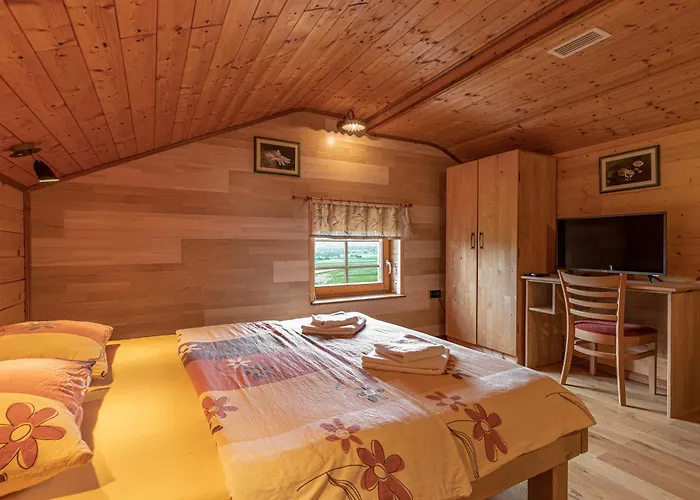 House Na Meji With Sauna - Happy * Pivka