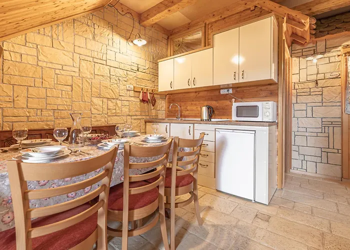 House Na Meji With Sauna - Happy بيت للعطل بيفكا